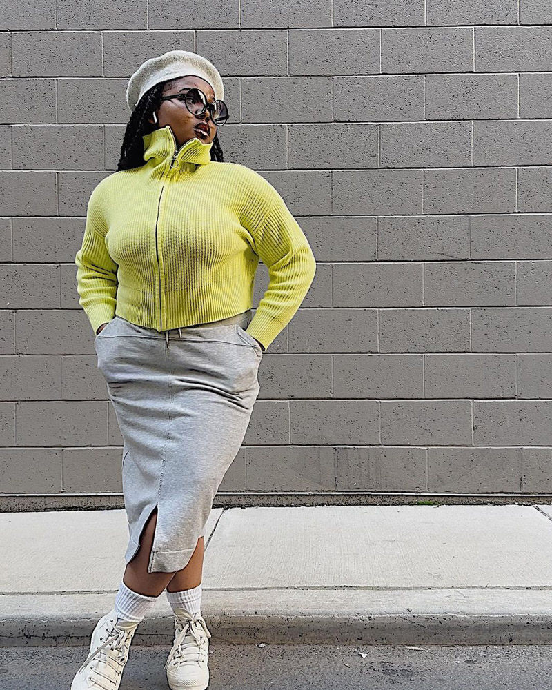 @tinaashanti Two photos: group of volunteers with Mariposas Sin Fronteras, and volunteers doing yardwork